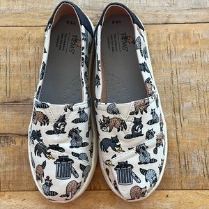 TOMS kids raccoon print shoes size 3.5
